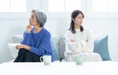 義父母が夫の浮気・不倫に協力？事実確認する方法！