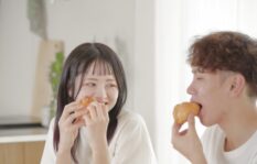 彼氏が元カノと浮気中？別れるときに慰謝料をもらえる？