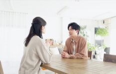 夫にカマをかけたら浮気を認めた？妻が取るべき行動は？